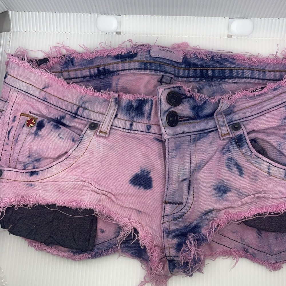 Hudson size 25. Low rise waist. Pink acid wash upcycled denim shorts - Picture 3 of 7